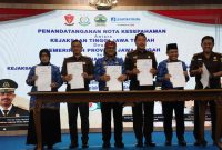 Penandatanganan perjanjian kerja sama (PKS) dengan Kejaksaan Negeri se-Jawa Tengah di Gedung Gradhika Bhakti Praja, Semarang, Senin (1/12/2025).