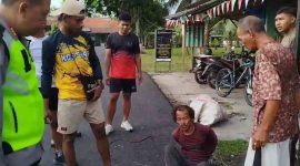 Seorang ODGJ saat diamankan oleh warga saat dikira akan melakukan penculikan di Purworejo.