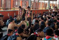 ratusan siswa SMP Negeri 33 Purworejo turut bergerak menggalang donasi untuk membantu para penyintas bencana yang terjadi sejak akhir November 2025 itu.