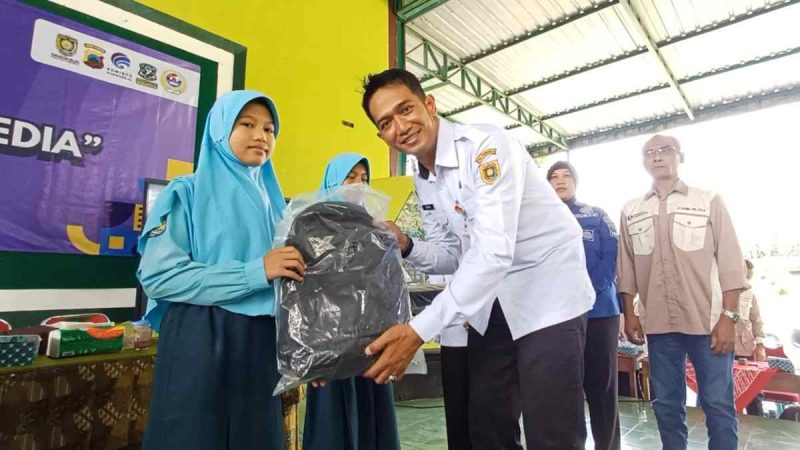 Kegiatan peluncuran Gerakan Sekolah Cerdas Bermedia berlangsung di SMP Negeri 10 Purworejo, Rabu (10/12/2025)