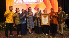 Bupati Purworejo, Yuli Hastuti menerima langsung penghargaan pada ajang Innovative Government Award (IGA) 2025 yang digelar di Jakarta, Rabu (10/12/2025)