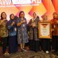 Bupati Purworejo, Yuli Hastuti menerima langsung penghargaan pada ajang Innovative Government Award (IGA) 2025 yang digelar di Jakarta, Rabu (10/12/2025)