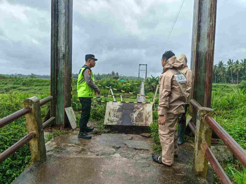 Polsek Butuh bersama Unit Reskrim, Unit Identifikasi, Inafis, dan Satreskrim Polres Purworejo saat mendatangi lokasi untuk melakukan pemeriksaan serta olah tempat kejadian perkara (TKP).