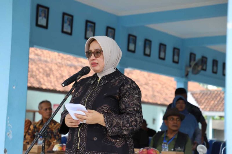 Bupati Purworejo Hj. Yuli Hastuti, SH secara resmi membuka Festival Atraksi Kuda Bupati Cup dan Bazar UMKM 2025 di halaman Kantor Kecamatan Kemiri, Sabtu (13/12/2025).