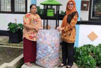 Program Donasi Sampah Botol Plastik yang digagas oleh Pemerintah Kecamatan Pituruh, Purworejo.
