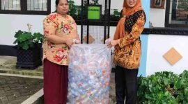 Program Donasi Sampah Botol Plastik yang digagas oleh Pemerintah Kecamatan Pituruh, Purworejo.