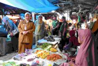 Bupati Purworejo, Yuli Hastuti saat monitoring di sejumlah pasar tradisional.