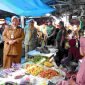 Bupati Purworejo, Yuli Hastuti saat monitoring di sejumlah pasar tradisional.