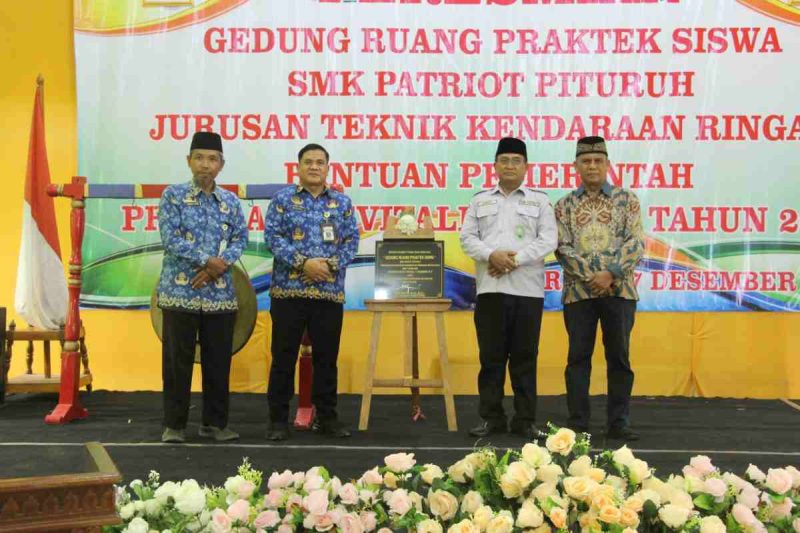 Peresmian Gedung Ruang Praktik Siswa (RPS) untuk jurusan Teknik Kendaraan Ringan (TKR) di SMK Patriot Pituruh.
