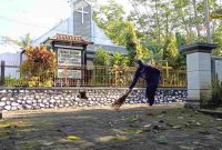 Suasana kebersamaan tampak hangat di RT 2 RW 1 Desa Kemanukan, Kecamatan Bagelen, Kabupaten Purworejo, pada Minggu (21/12/2025) pagi.