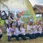 Mulyani, Seniman asal Wonosobo saat tampil dalam acara Festival Tumpeng Telang ke-7 di Pasar Inis Brondongrejo, Kecamatan Purwodadi, Purworejo.