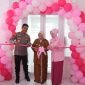 Bupati Purworejo, Yuli Hastuti saat meresmikan bangunan TK Kemala Bhayangkari 83 setelah direnovasi.