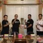 Keberangkatan kontingen Tim Sepak Bola Rejowinangun dilepas langsung oleh Penjabat Sekretaris Daerah Kabupaten Purworejo, dr. Tolkha Amaruddin, Sp.THT., M.Kes., didampingi Asisten Pemerintahan Ahmad Jainudin, S.IP., M.M., dan Kepala DPPPAPMD Laksana Sakti, A.P., M.Si., di Ruang Bagelen, Kantor Bupati Purworejo, Rabu (7/1/2026).
