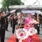 Genderang tradisi Pedang Pora menggema di halaman Mapolres Purworejo, Selasa (13/1/2026), menandai babak baru dalam kepemimpinan Polres Purworejo.