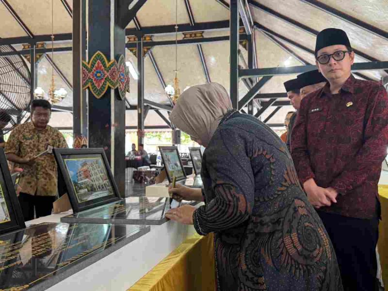 Bupati Purworejo Yuli Hastuti resmikan 24 proyek senilai Rp64,4 miliar sebagai pembuka Hari Jadi ke-195. 