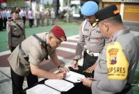 Polres Purworejo menggelar upacara Serah Terima Jabatan (Sertijab) dua posisi strategis, yakni Kasat Reskrim dan Kasat Binmas, Rabu (4/2/2026).