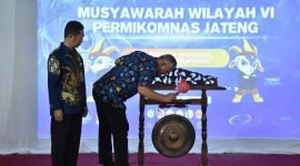 Asisten Administrasi dan Umum Sekda, Budi Wibowo membuka Musyawarah Wilayah (Muswil) VI Persatuan Mahasiswa Informatika dan Komputer Nasional (PERMIKOMNAS) Wilayah Jawa Tengah. Acara pembukaan digelar di Aula Politeknik Sawunggalih Aji (Polsa), Jumat (6/2/2026).