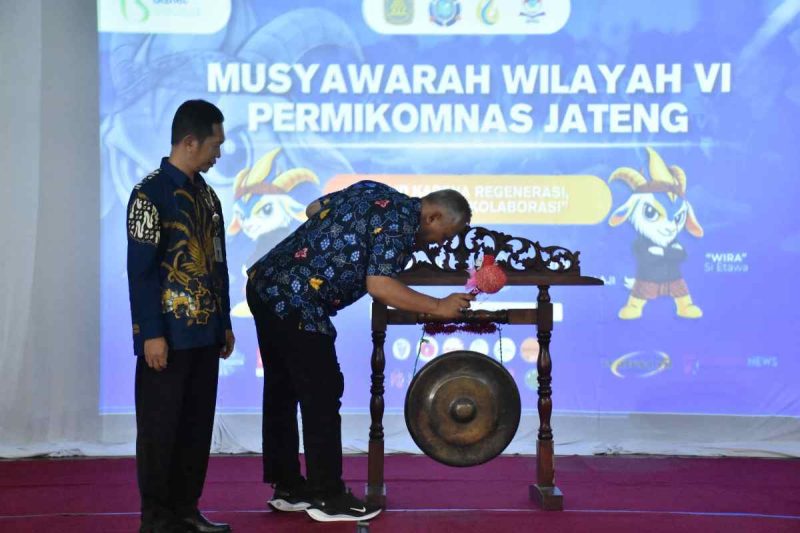 Asisten Administrasi dan Umum Sekda, Budi Wibowo membuka Musyawarah Wilayah (Muswil) VI Persatuan Mahasiswa Informatika dan Komputer Nasional (PERMIKOMNAS) Wilayah Jawa Tengah. Acara pembukaan digelar di Aula Politeknik Sawunggalih Aji (Polsa), Jumat (6/2/2026).