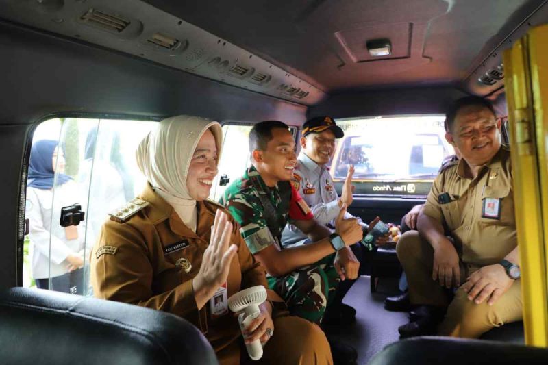 Program “Naik Angkot Bareng Ibu Bupati” yang digelar Selasa (10/2/2026). 