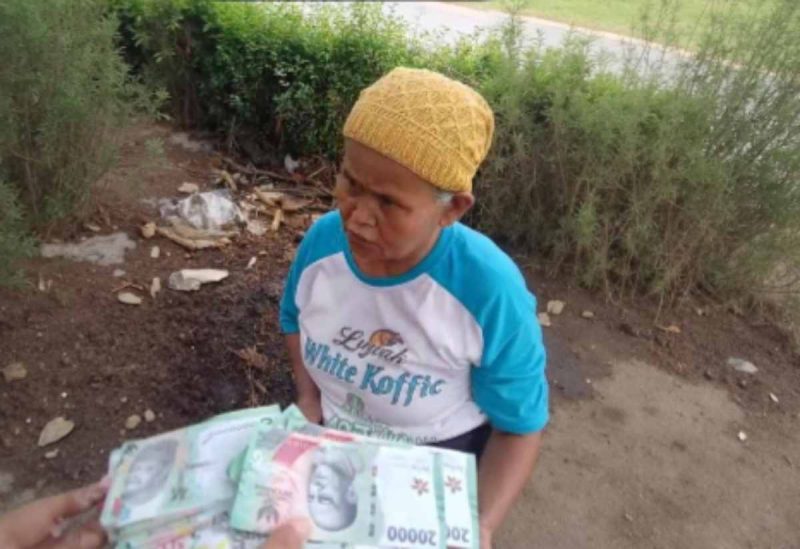 Seorang lansia di Purworejo yang jadi korban penipuan uang mainan.