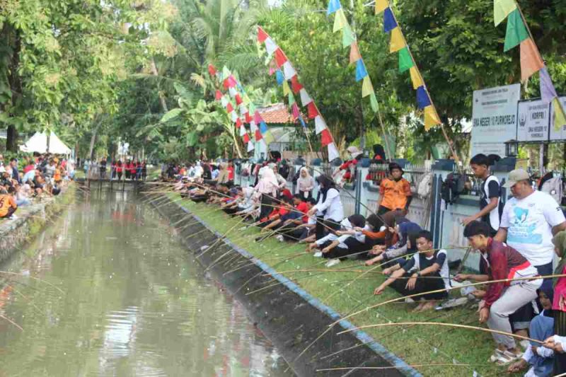 Ratusan peserta berkumpul mengikuti Smandasa Fishing Fest 2026.