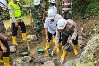 Polres Purworejo secara resmi memulai pembangunan Jembatan Merah Putih Presisi pada Rabu (18/2/2026), ditandai dengan doa bersama dan peletakan batu pertama.