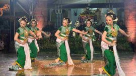 Pemerintah Kabupaten Purworejo menggelar prosesi sakral bertajuk Pengetan Jumenengan sebagai puncak peringatan Hari Jadi ke-195 kabupaten setempat.