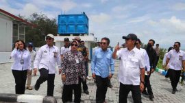 Bupati Purworejo saat mendampingi kunjungan kerja Menteri Kelautan dan Perikanan (KKP), Sakti Wahyu Trenggono, di Kampung Nelayan Merah Putih yang berlokasi di Desa Kertojayan dan Desa Jatimalang, Kamis (05/03/2026).