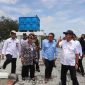 Bupati Purworejo saat mendampingi kunjungan kerja Menteri Kelautan dan Perikanan (KKP), Sakti Wahyu Trenggono, di Kampung Nelayan Merah Putih yang berlokasi di Desa Kertojayan dan Desa Jatimalang, Kamis (05/03/2026).