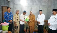 Bupati Purworejo Yuli Hastuti mendatangi langsung lokasi musibah kebakaran di wilayah Kemiri.