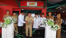 Sekretaris Daerah Purworejo Suranto meresmikan Warung Z-Mart Baznas Purworejo secara langsung.