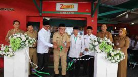 Sekretaris Daerah Purworejo Suranto meresmikan Warung Z-Mart Baznas Purworejo secara langsung.