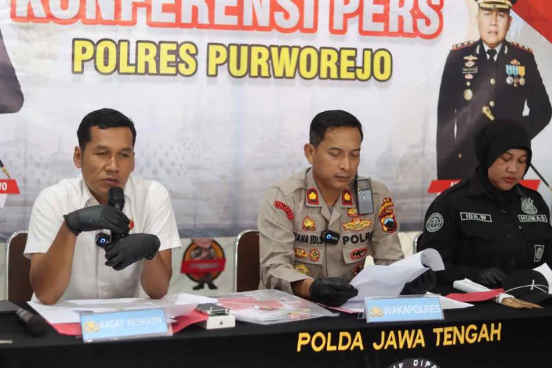 Wakapolres Purworejo, Kompol Nana Edi Sugito saat konferensi pers.