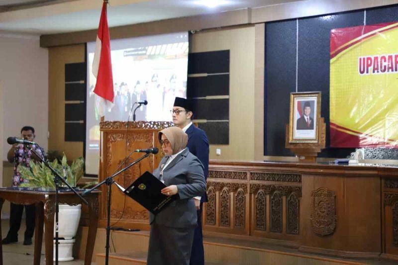 Bupati Purworejo Yuli Hastuti saat mengukuhkan 59 orang Pejabat Lingkungan Pemerintah Purworejo pada hari Kamis kemarin.