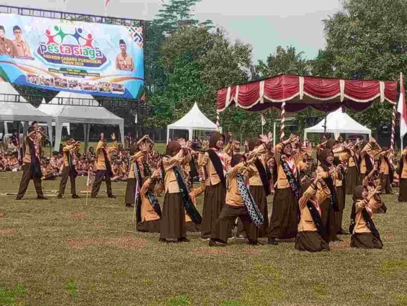 Penampilan Tari Cing Po Ling Purworejo menjadi pusat perhatian utama saat upacara pembukaan berlangsung.