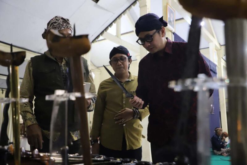 Wakil Bupati Purworejo Dion Agasi Setiabudi mengajak seluruh lapisan masyarakat untuk aktif merawat warisan leluhur.