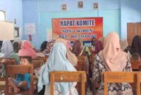 Para orang tua murid SD N 2 Wirun, Kutoarjo, Purworejo saat menggelar rapat koordinasi intensif.