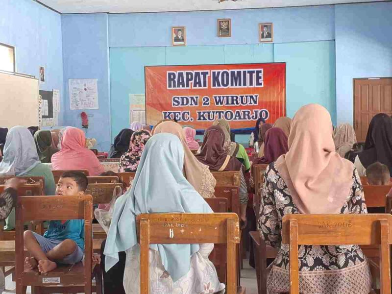 Para orang tua murid SD N 2 Wirun, Kutoarjo, Purworejo saat menggelar rapat koordinasi intensif.