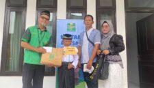 Program khitanan massal BMT Binamas gratis bagi anak-anak.