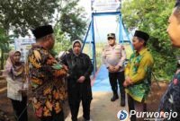 Bupati Purworejo, Yuli Hastuti meresmikan Jembatan Sungai Semawung.
