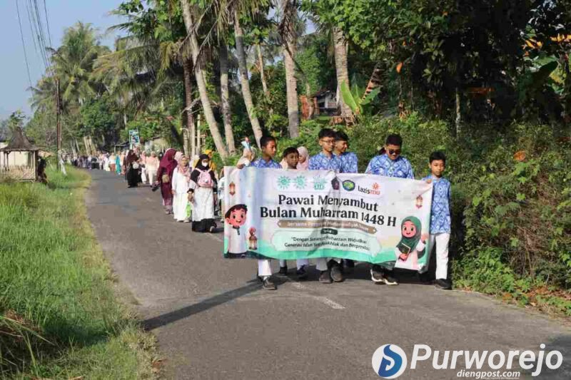 Ratusan peserta dari Perguruan Muhammadiyah Bayan mengikuti pawai Semarak Tahun Baru Hijriah 1448 H