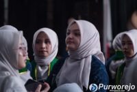 Sayidah Leen, putri imam Masjid Al Aqsa, sukses menuntaskan pendidikan di MTs An-Nawawi Berjan Purworejo.