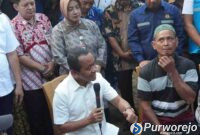 Menteri ESDM, Bahlil Lahadia saat menemui masyarakat Purworejo.