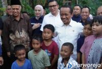 Menteri ESDM, Bahlil Lahadia saat menemui masyarakat Purworejo.