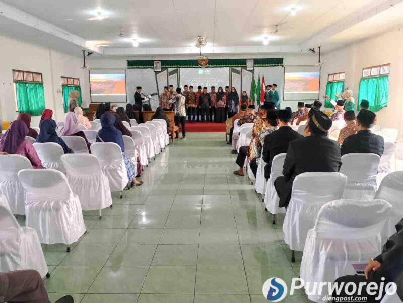 Acara pelantikan IKA Stainu Purworejo.