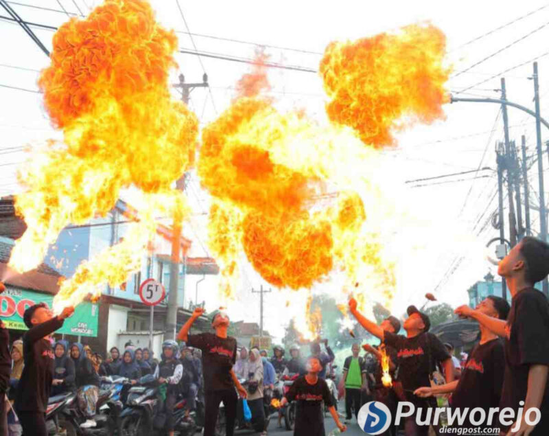 Rangkaian Haflah Akhirussanah Pondok Pesantren Daarut Tauhied 8 Kemiri berlangsung sangat semarak.