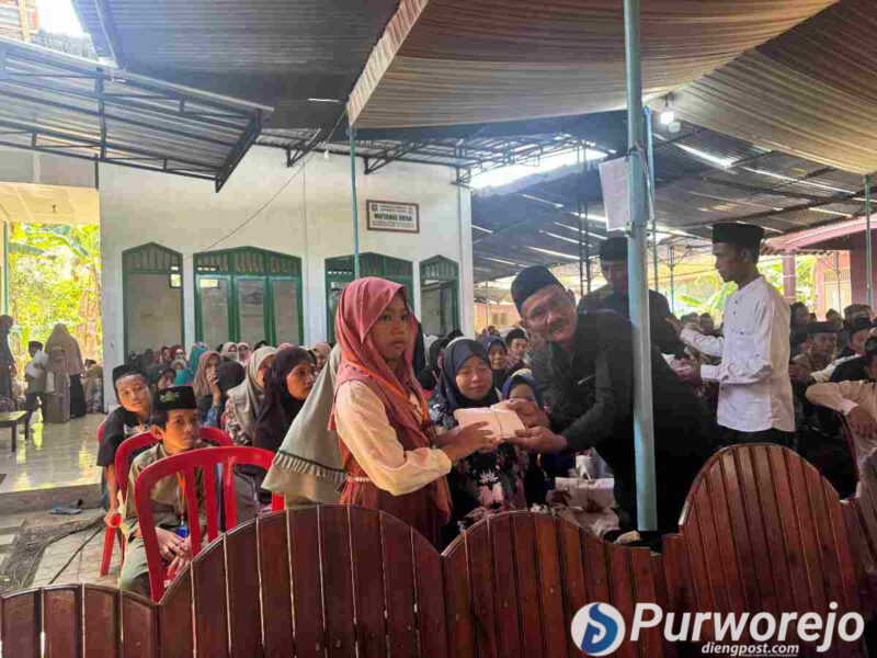 Santunan Anak Yatim ke-30 di Kalikotes, Kecamatan Pituruh, Kabupaten Purworejo.