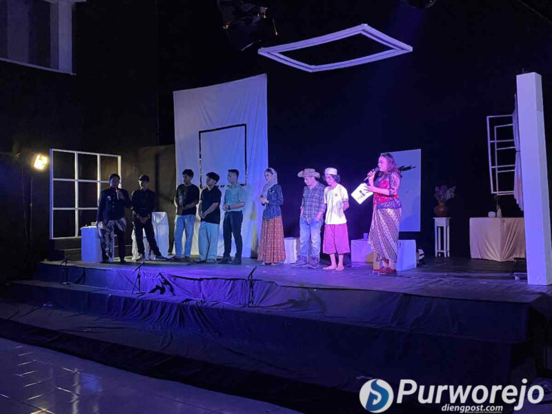 Komunitas Teater Purworejo sukses menghadirkan pertunjukan seni drama yang memukau penonton.