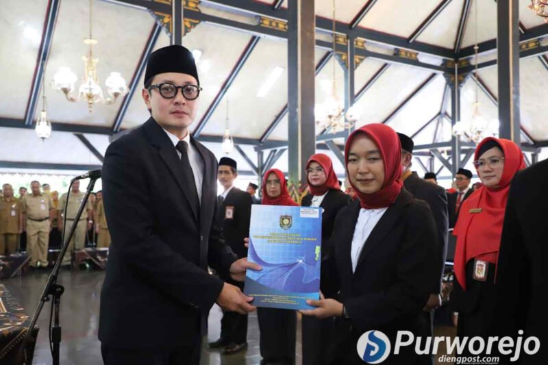 Wakil Bupati Purworejo, Dion Agasi Setiabud, memimpin agenda pelantikan pejabat di Pendopo Kabupaten.