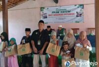 Penyaluran santunan anak yatim oleh KSPPS Binamas Pituruh yang berlangsung secara khidmat di Kecamatan Butuh.
